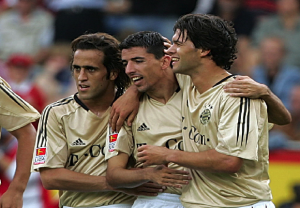 Ali Karimi (left) at Bayern Munich with Roy Makaay and Michael Ballack.